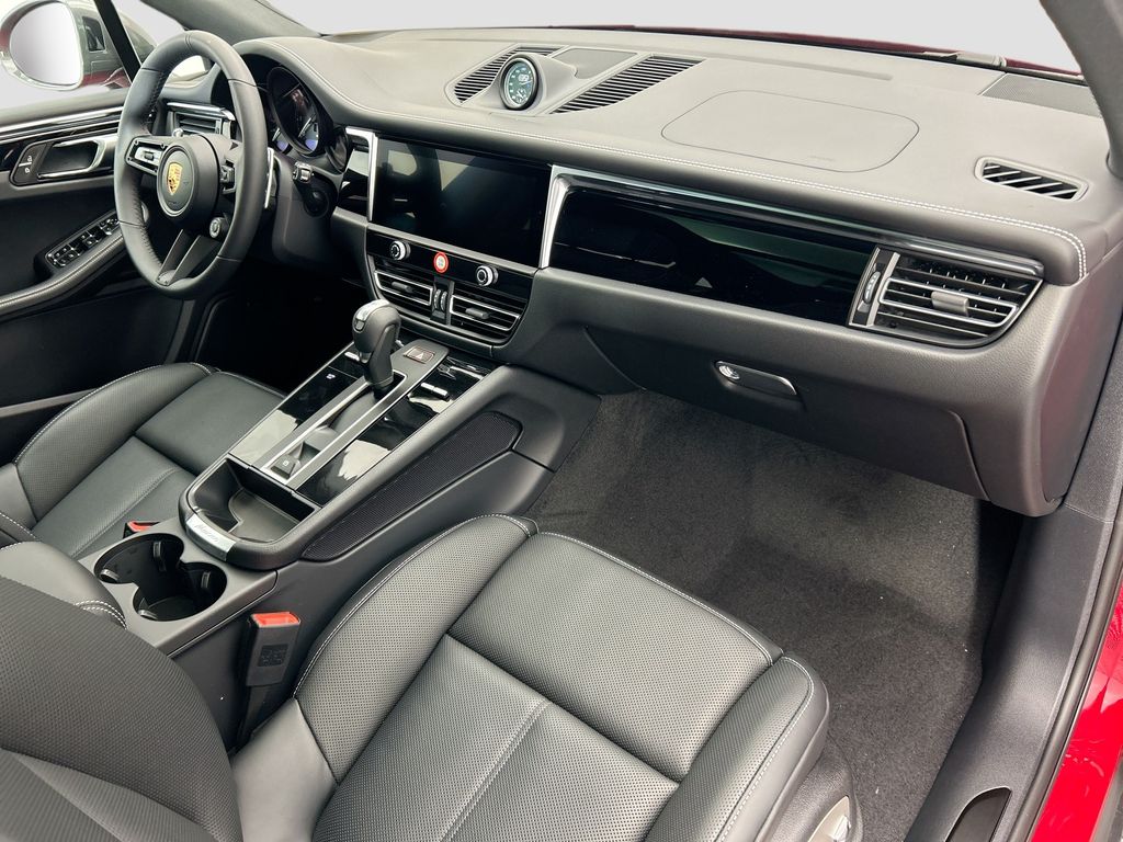 Thumbnail: 2026 Porsche Macan - 20