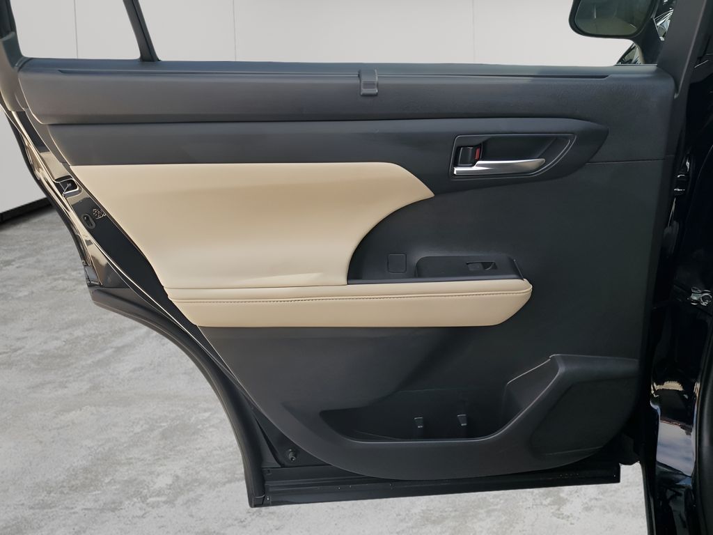 Used Car 2023 Toyota Highlander  Limited For Sale Under $40,000 In Austin, Texas