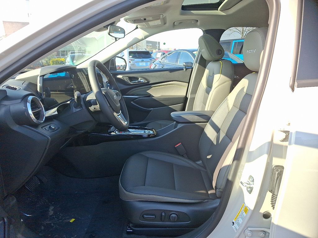 Thumbnail: 2026 Chevrolet Trax - 6