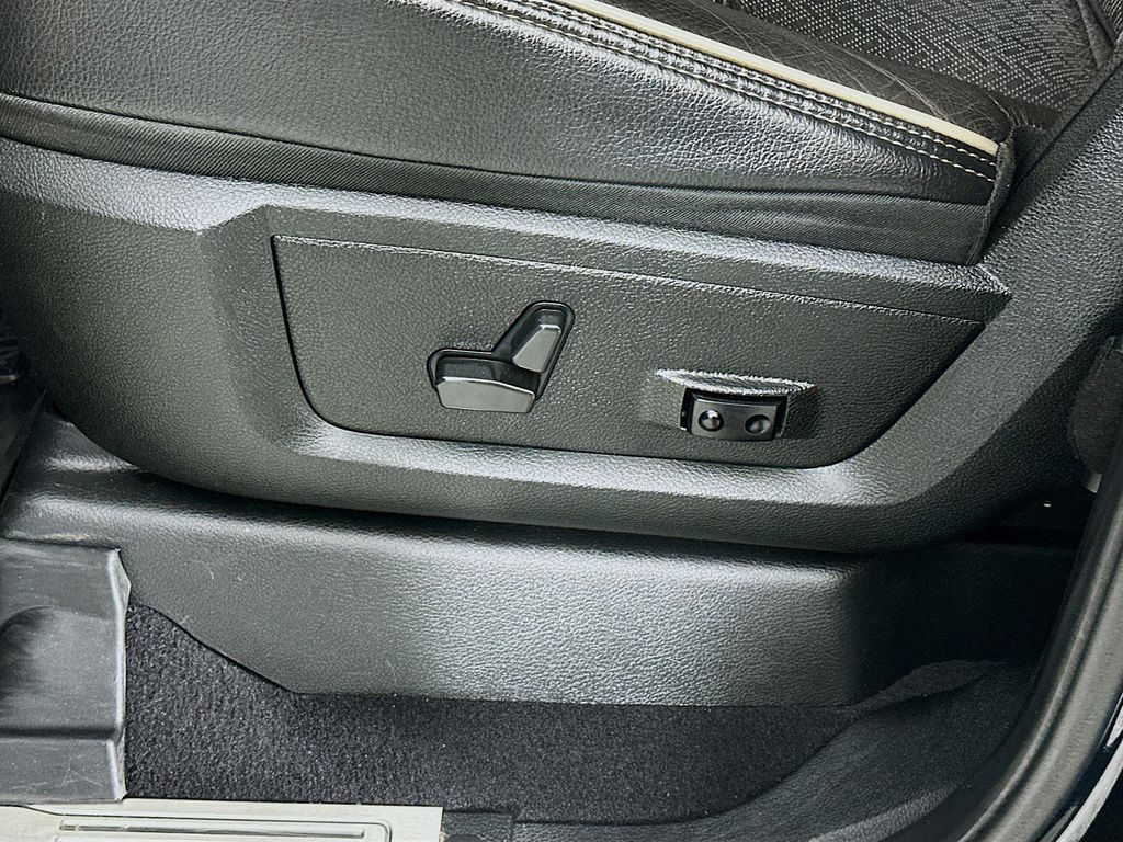 Used 2022 Black Ram Laramie image 23