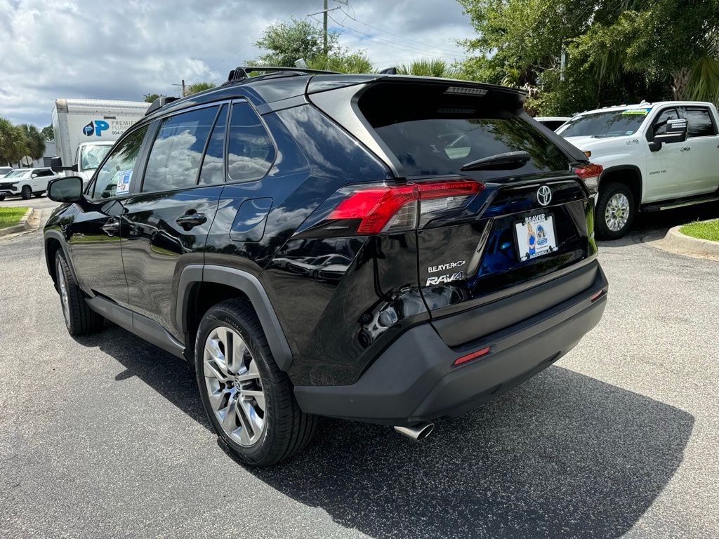 2020 Toyota RAV4 XLE Premium 6