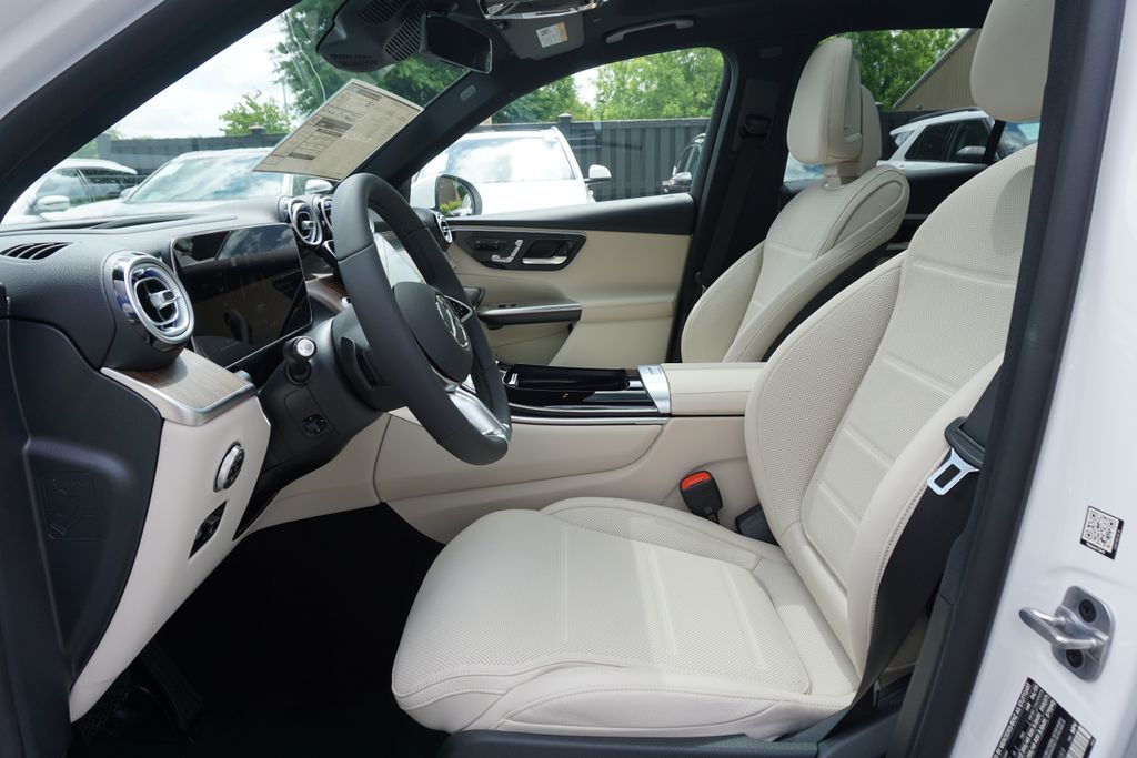 2025 Mercedes-Benz GLC 300 17