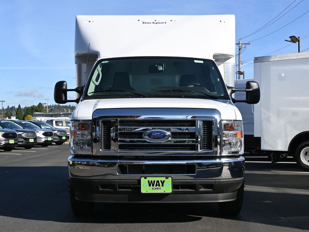2025 Ford E-Series E-450 SD