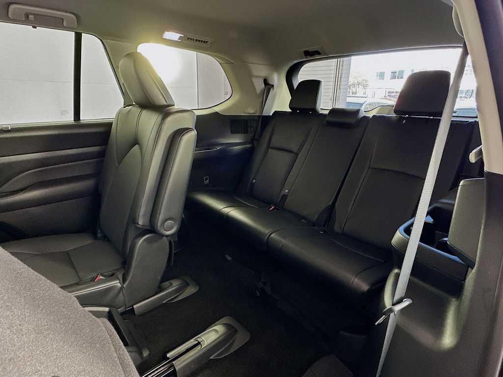 Thumbnail: 2025 Toyota Grand Highlander - 27