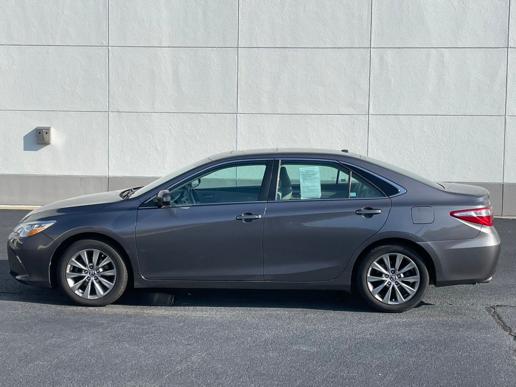 2016 Toyota Camry XLE 2