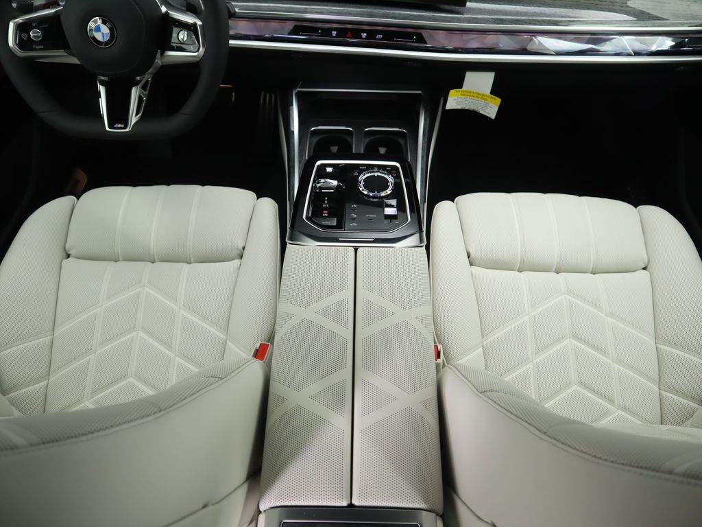 Thumbnail: 2025 BMW 7 Series - 17