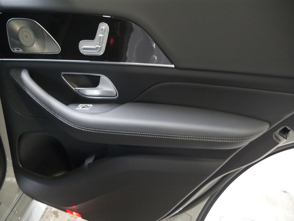 Thumbnail: 2026 Mercedes-Benz GLE - 30