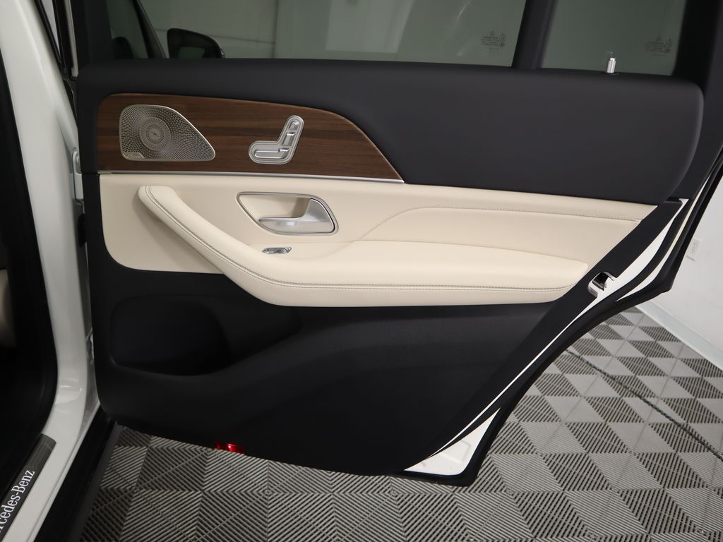 2025 Mercedes-Benz GLS 450 4MATIC 30