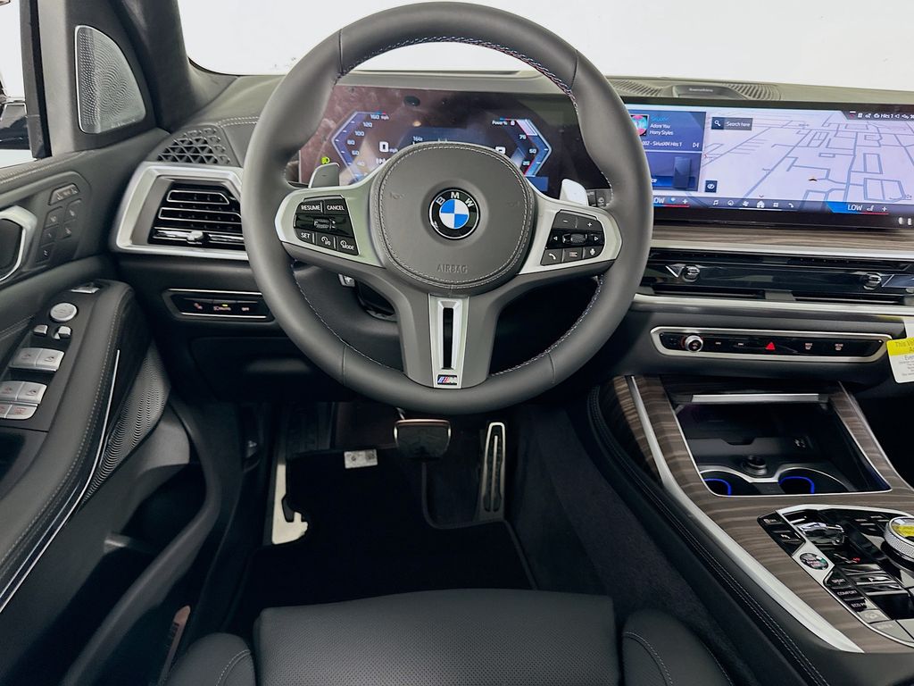 2025 BMW X7 M60i 18