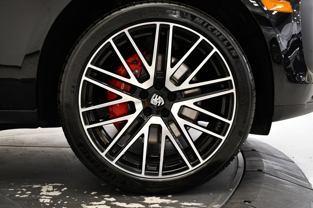 Thumbnail: 2026 Porsche Macan - 19