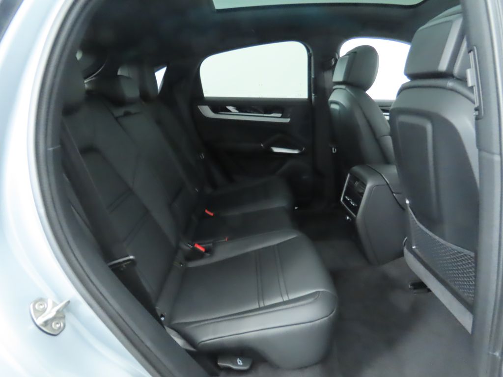 Thumbnail: 2025 Porsche  - 23