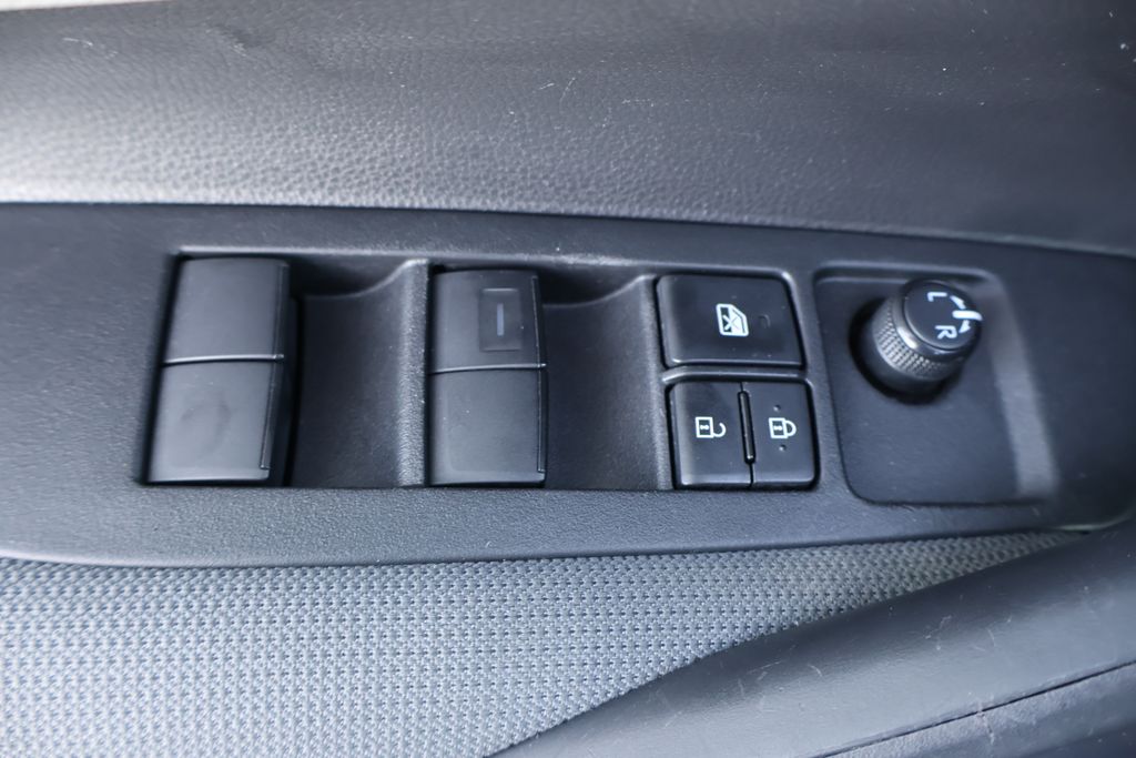 2022 Toyota Corolla LE 24