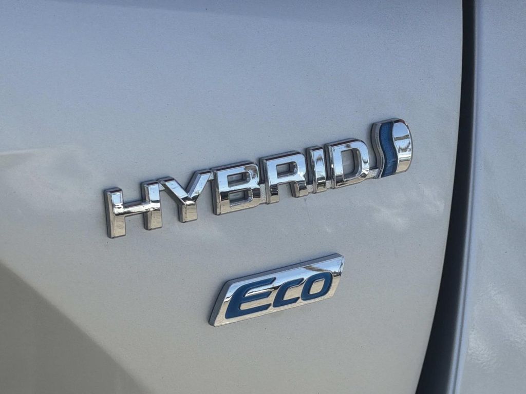 Used 2019 Toyota Prius L 5D Hatchback