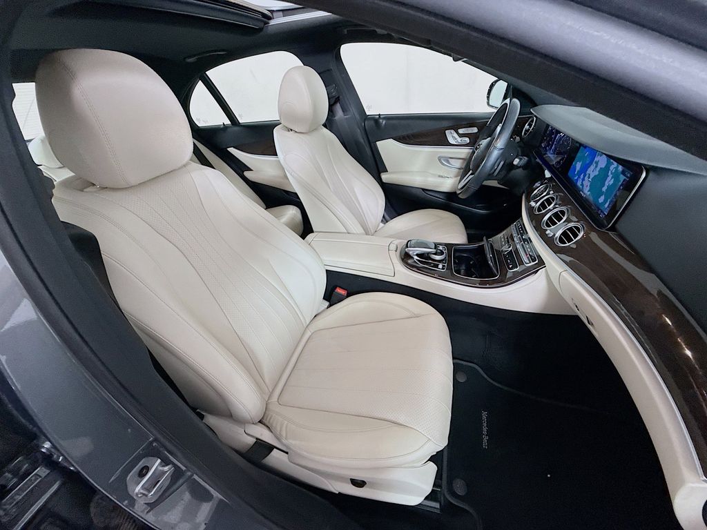 Thumbnail: 2019 Mercedes-Benz E-Class - 27