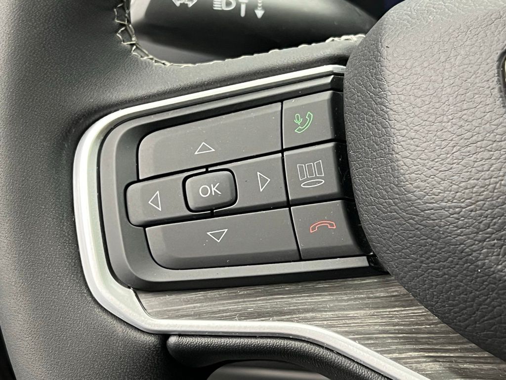 Thumbnail: 2023 Jeep Wagoneer - 20