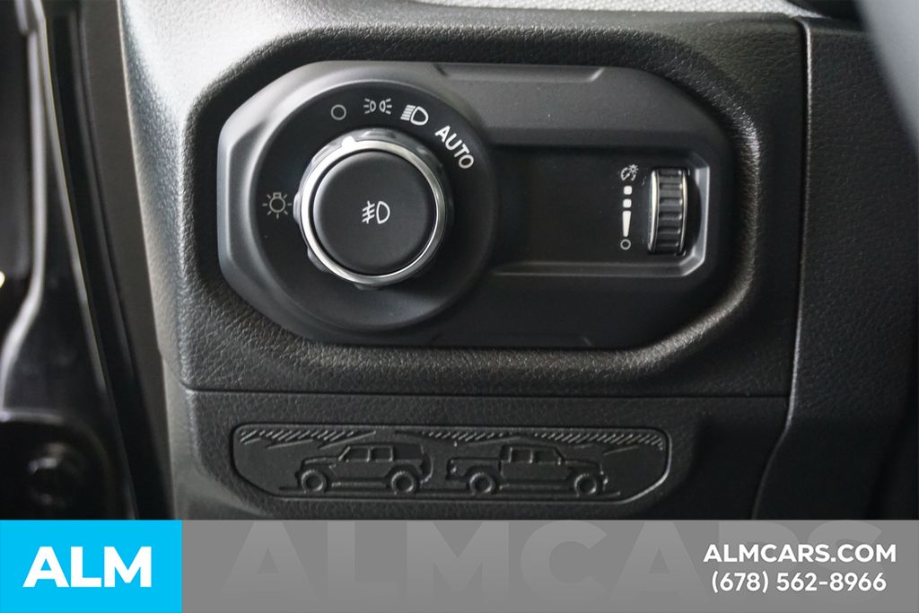Used 2025 Black Jeep Sport S image 31