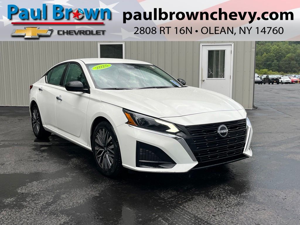 Glacier White 2025 Nissan Altima Sedan Front-Wheel Drive Continuously Variable Transmission