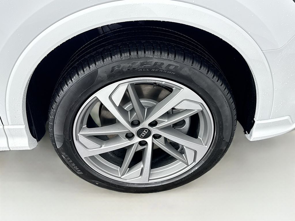 Thumbnail: 2025 Audi Q3 - 30