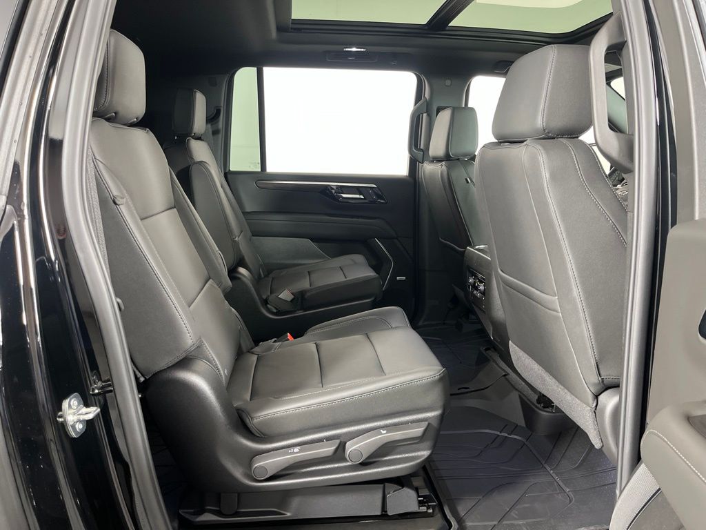Thumbnail: 2026 Chevrolet Suburban - 15