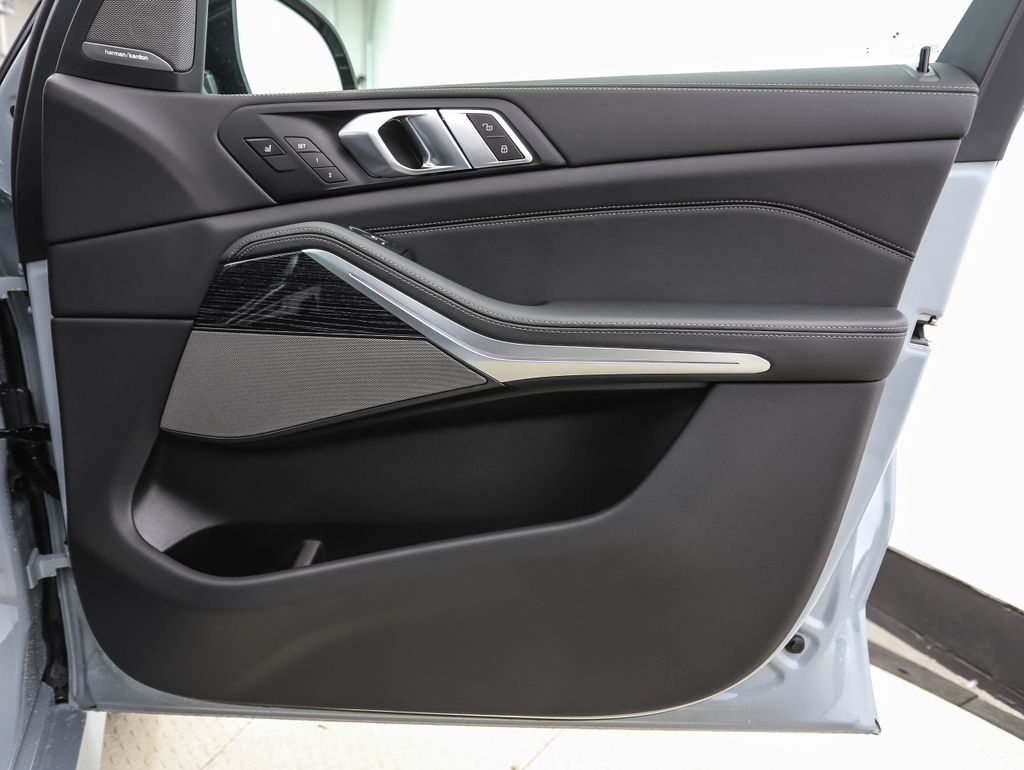 Thumbnail: 2026 BMW X5 - 29