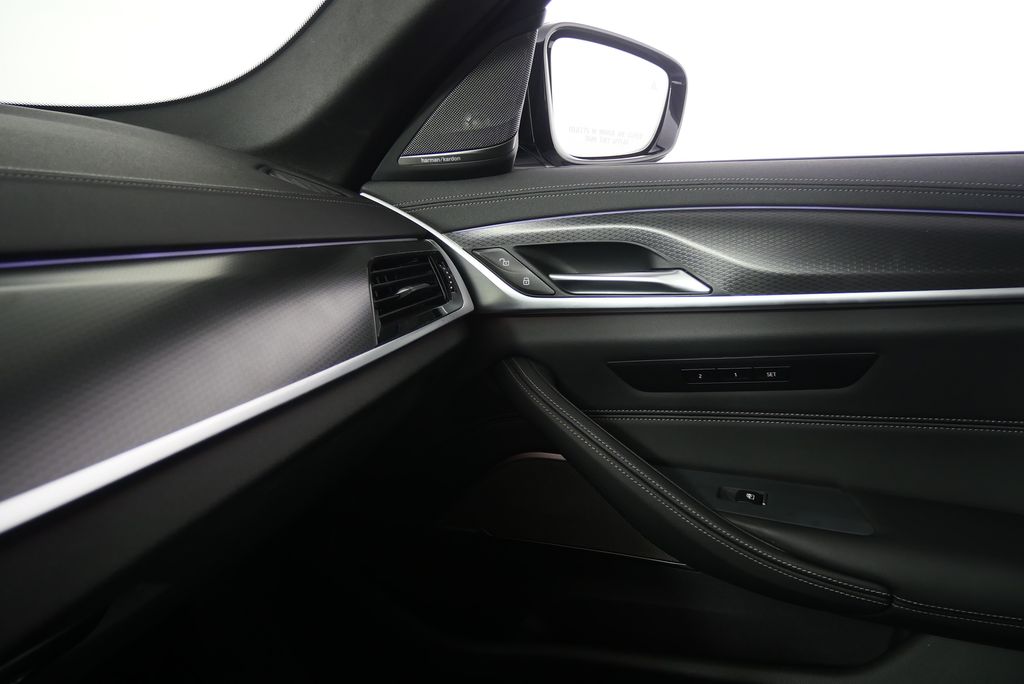 Thumbnail: 2021 BMW 5 Series - 32