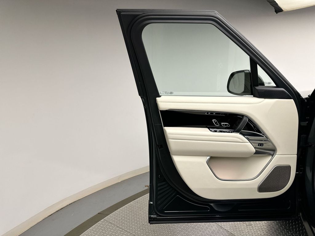 Thumbnail: 2025 Land Rover Range Rover - 21