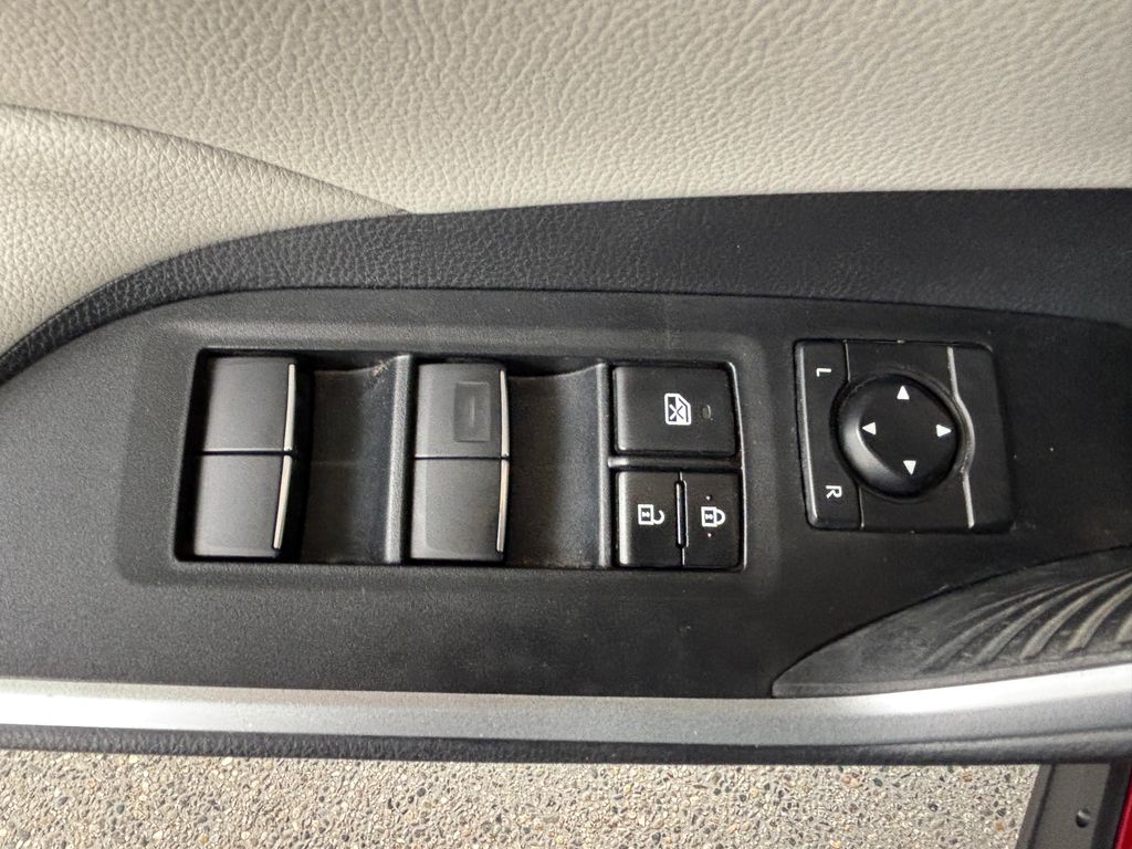 Thumbnail: 2021 Toyota RAV4 - 27