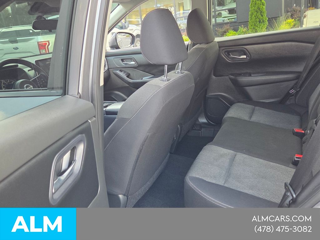 Used 2024 Gray Nissan SV image 7