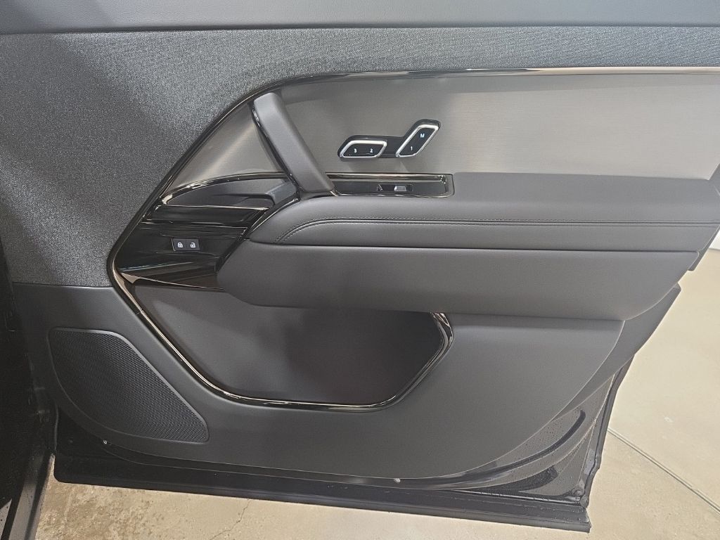 New 2026 Black Land Rover Dynamic SE image 26