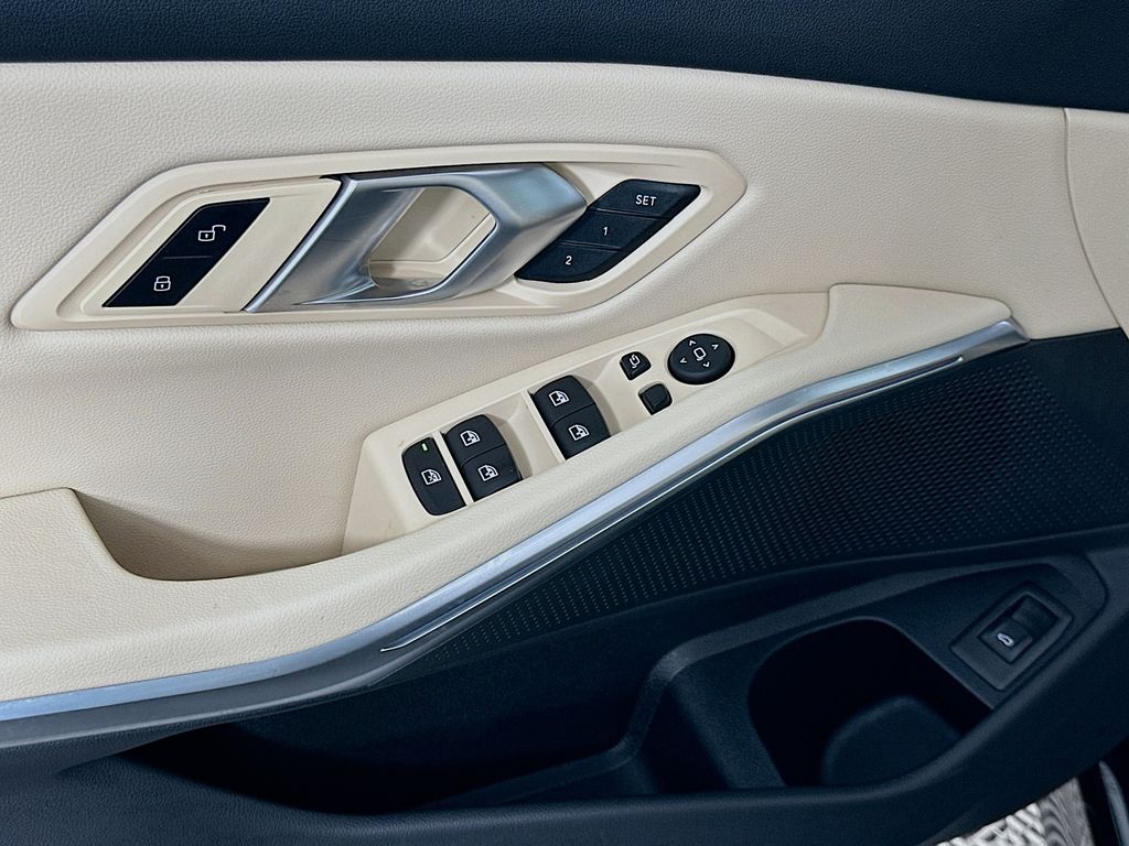 Thumbnail: 2025 BMW 3 Series - 18