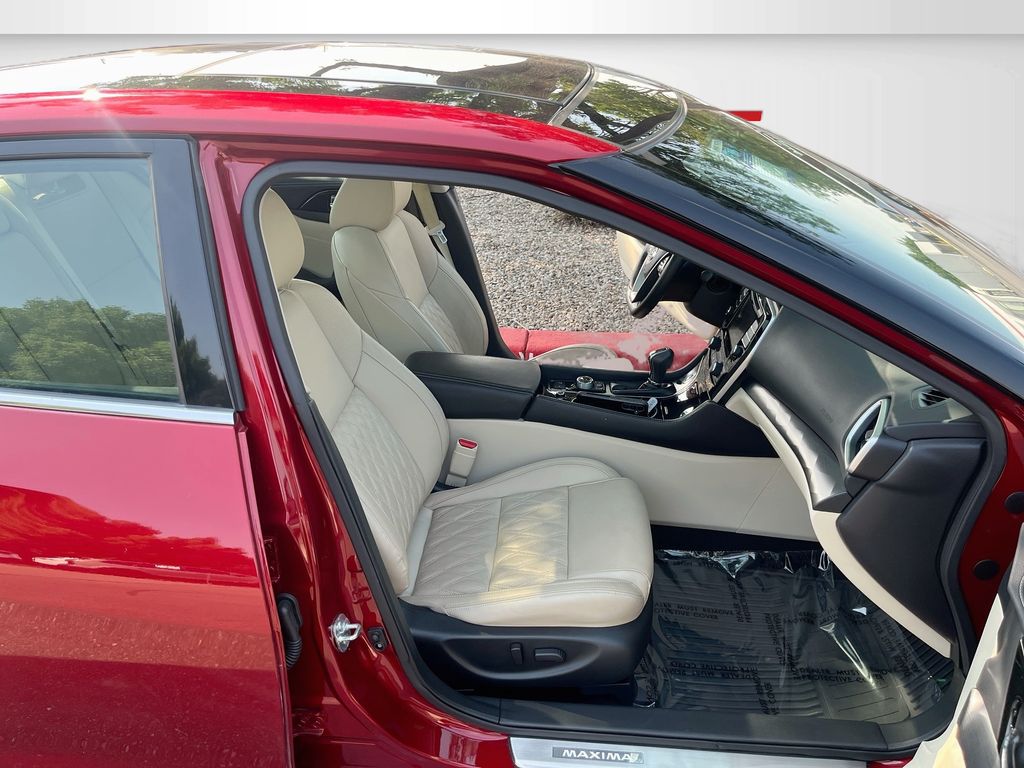 Used 2023 Red Nissan Platinum image 29