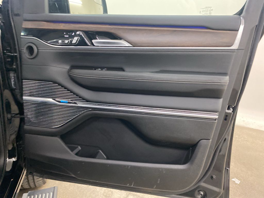 2024 Jeep Grand Wagoneer photo