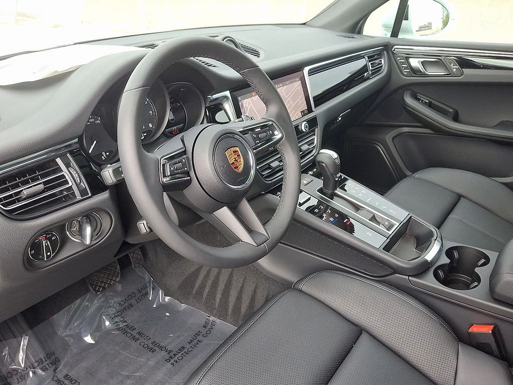 Thumbnail: 2025 Porsche Macan - 4