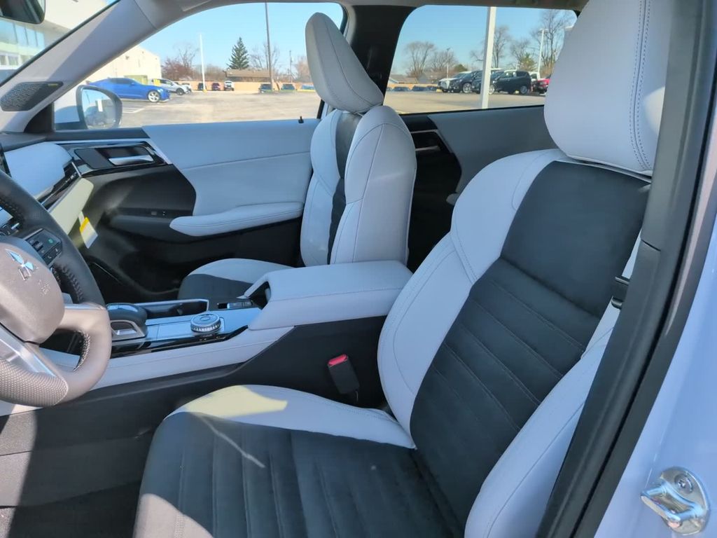 New 2026 White Mitsubishi SE image 20
