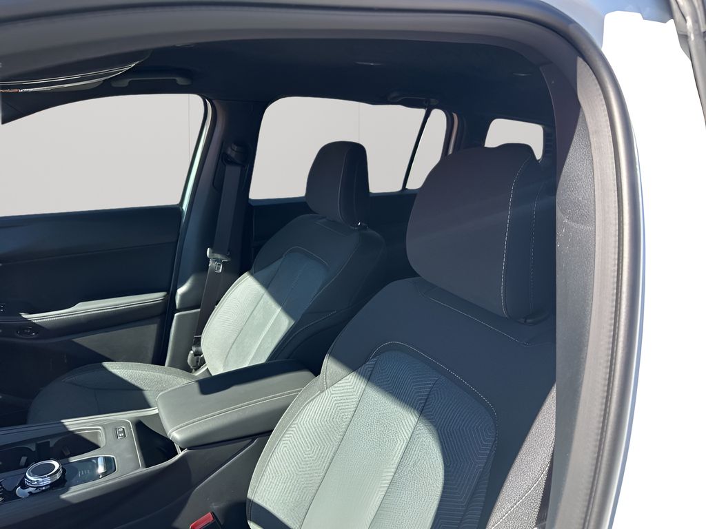 New 2026 White/off-white Jeep Laredo image 27