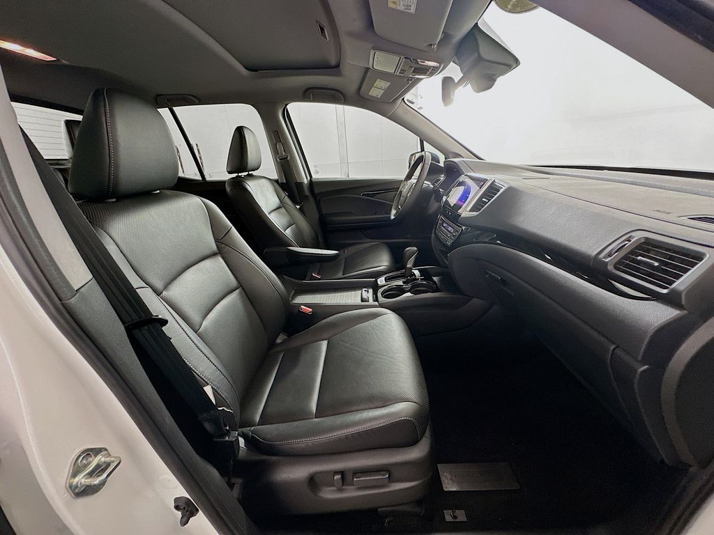 Thumbnail: 2019 Honda Ridgeline - 28