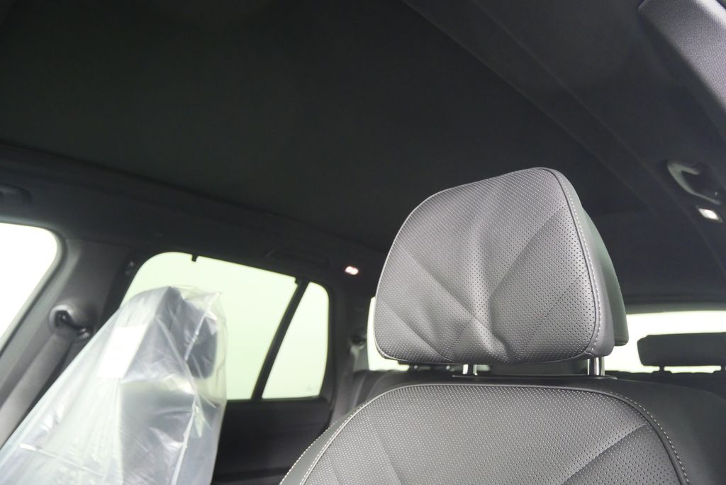 Thumbnail: 2026 BMW X5 - 12