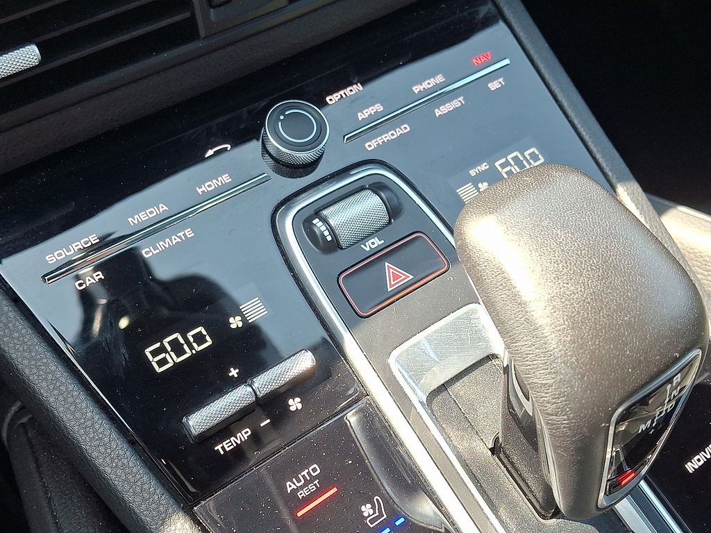 Thumbnail: 2021 Porsche Cayenne - 17