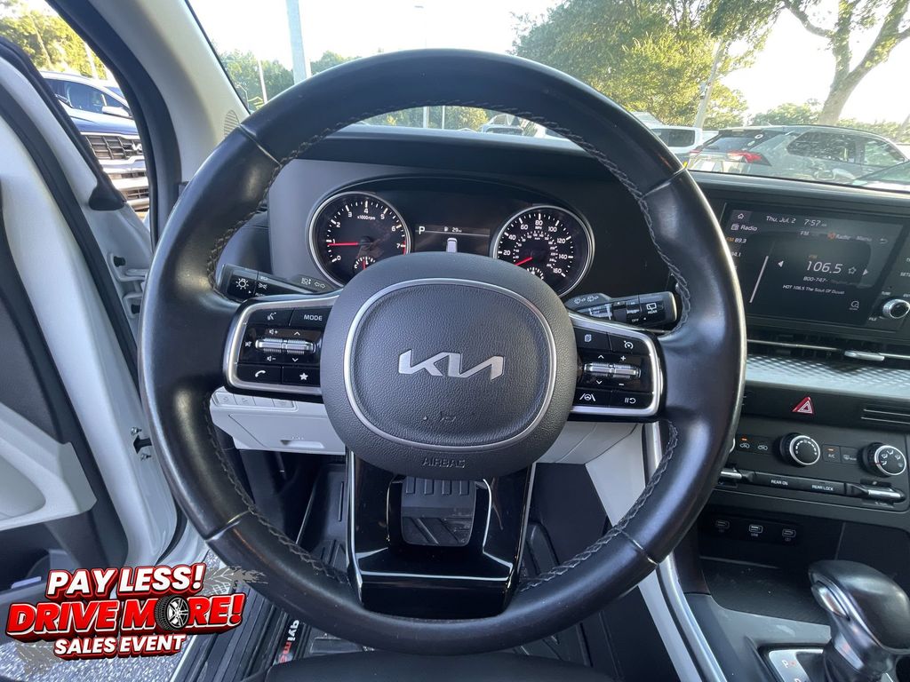 Used 2022 Kia Carnival Van