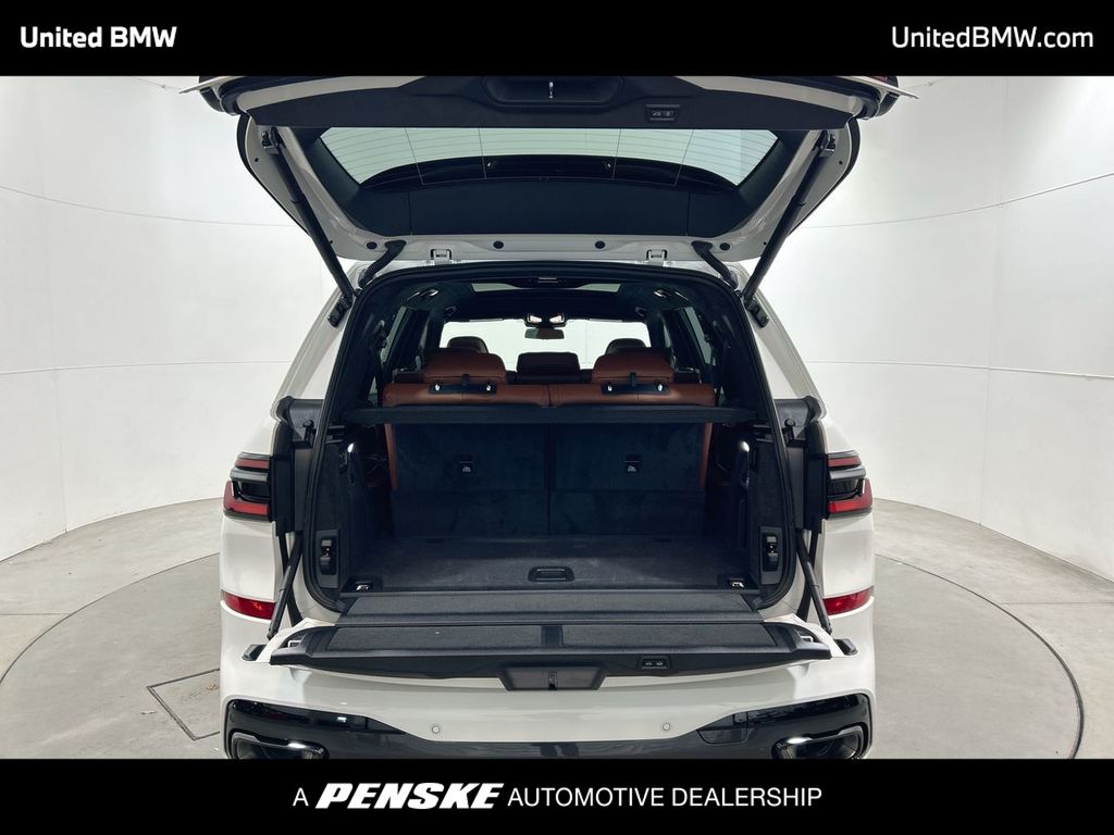 Thumbnail: 2026 BMW X7 - 22
