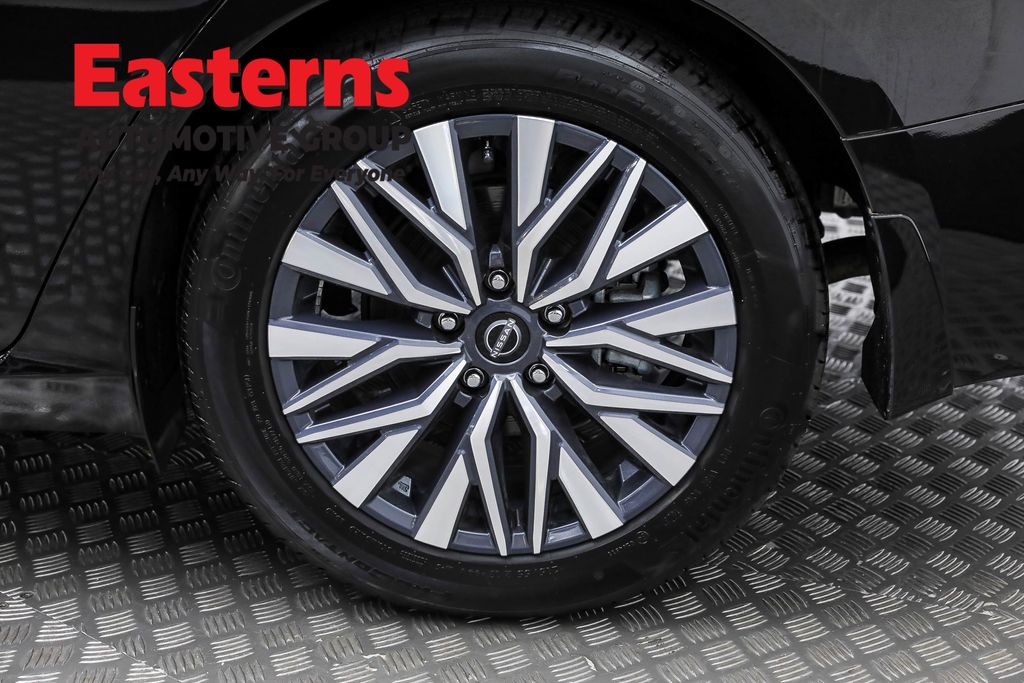 Used 2023 Black Nissan 2.5 SV image 31