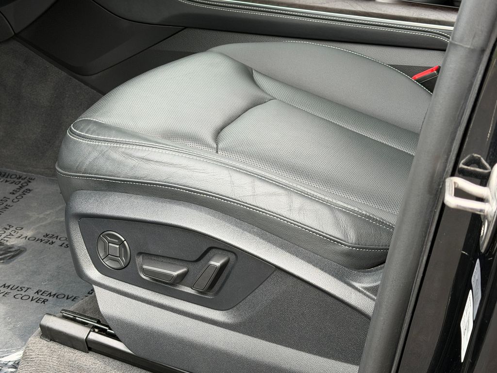 Thumbnail: 2023 Audi Q8 - 18