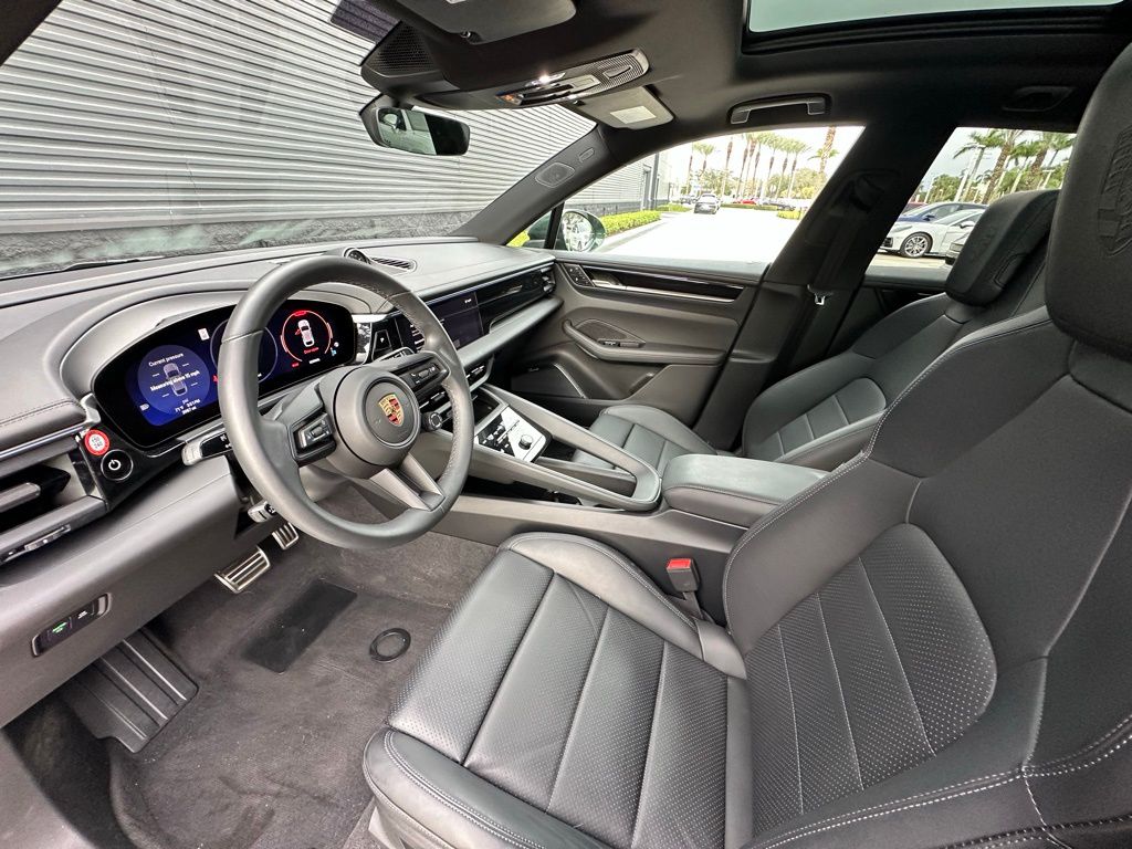 Thumbnail: 2025 Porsche Macan - 4