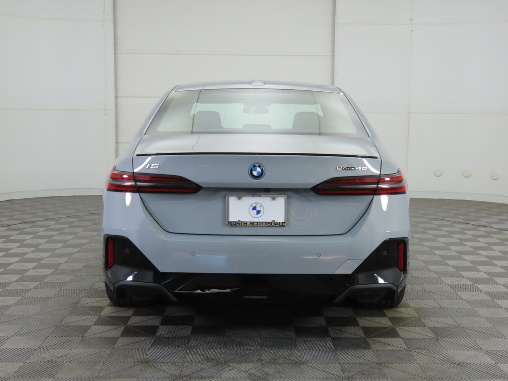 Thumbnail: 2026 BMW i5 - 6