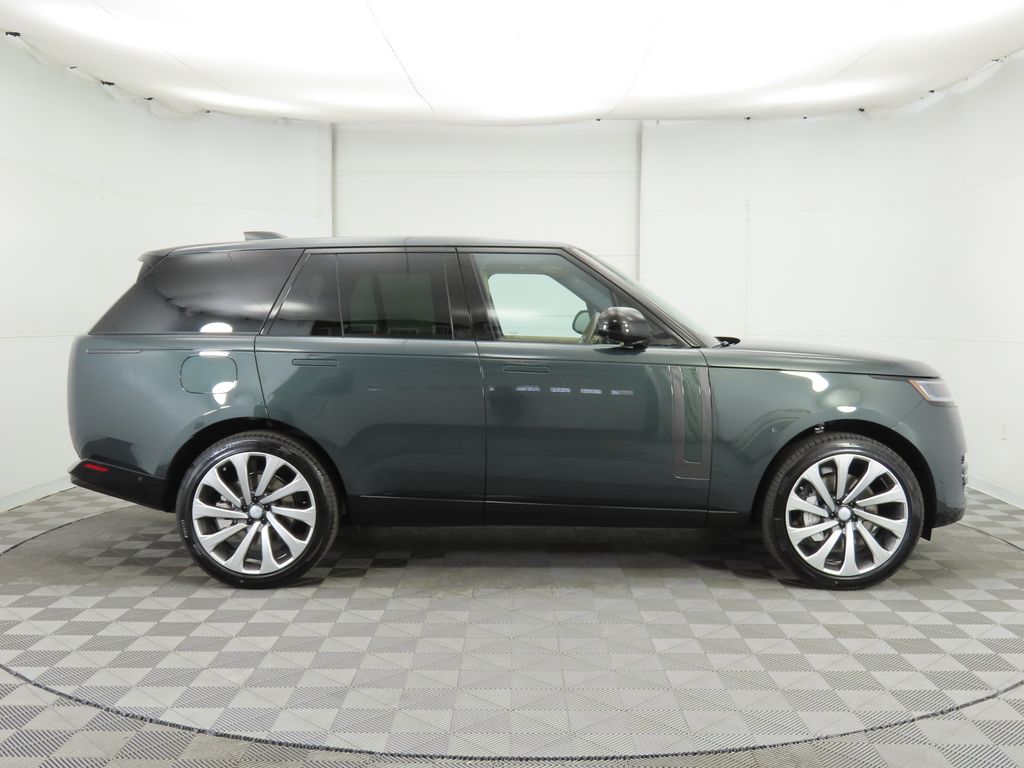 2025 Land Rover Range Rover SE 4