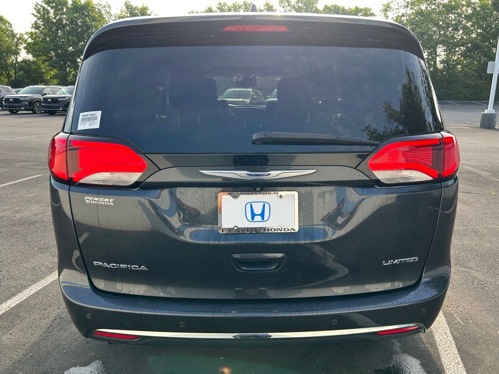 Thumbnail: 2019 Chrysler Pacifica - 4