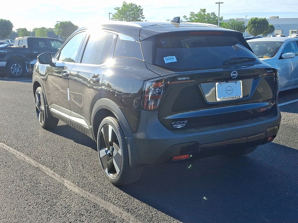 2025 Nissan Kicks SR 3