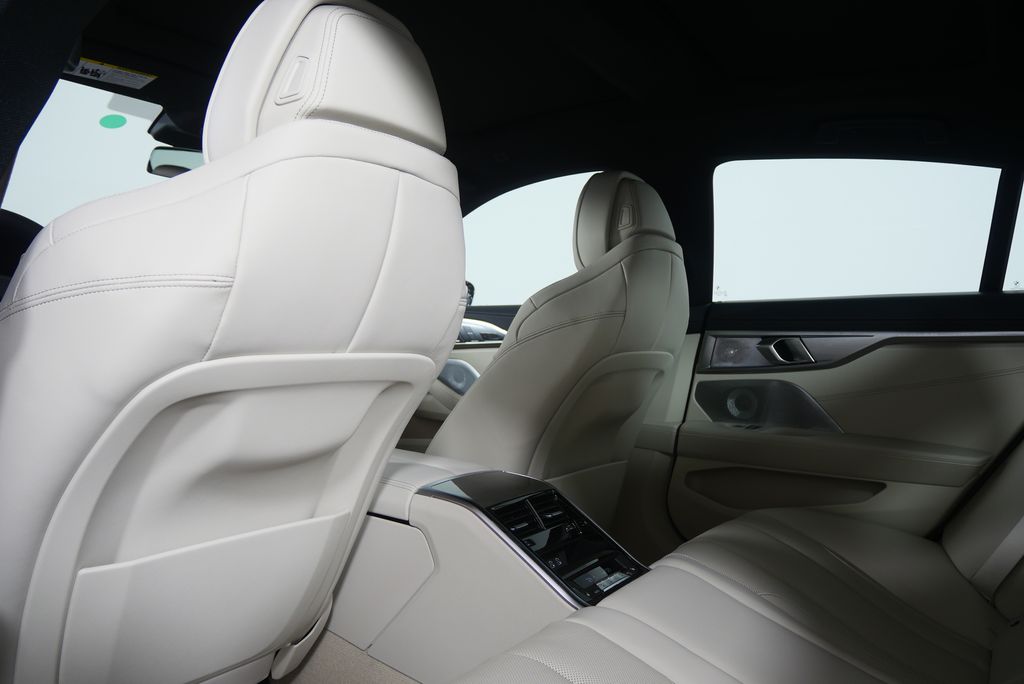 Thumbnail: 2026 BMW 8 Series - 19