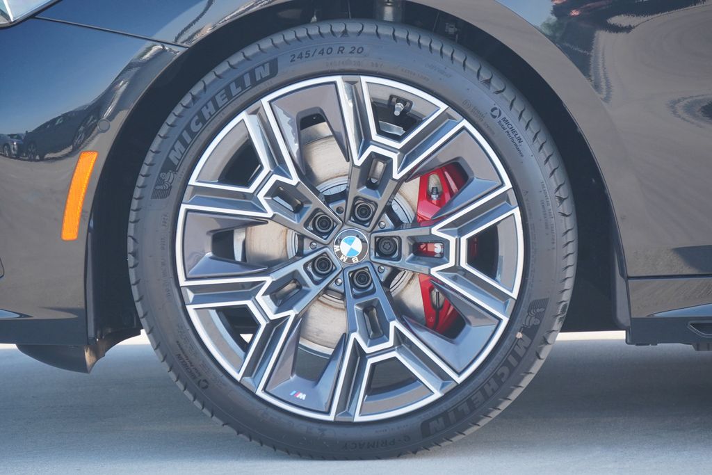 Thumbnail: 2026 BMW 5 Series - 5