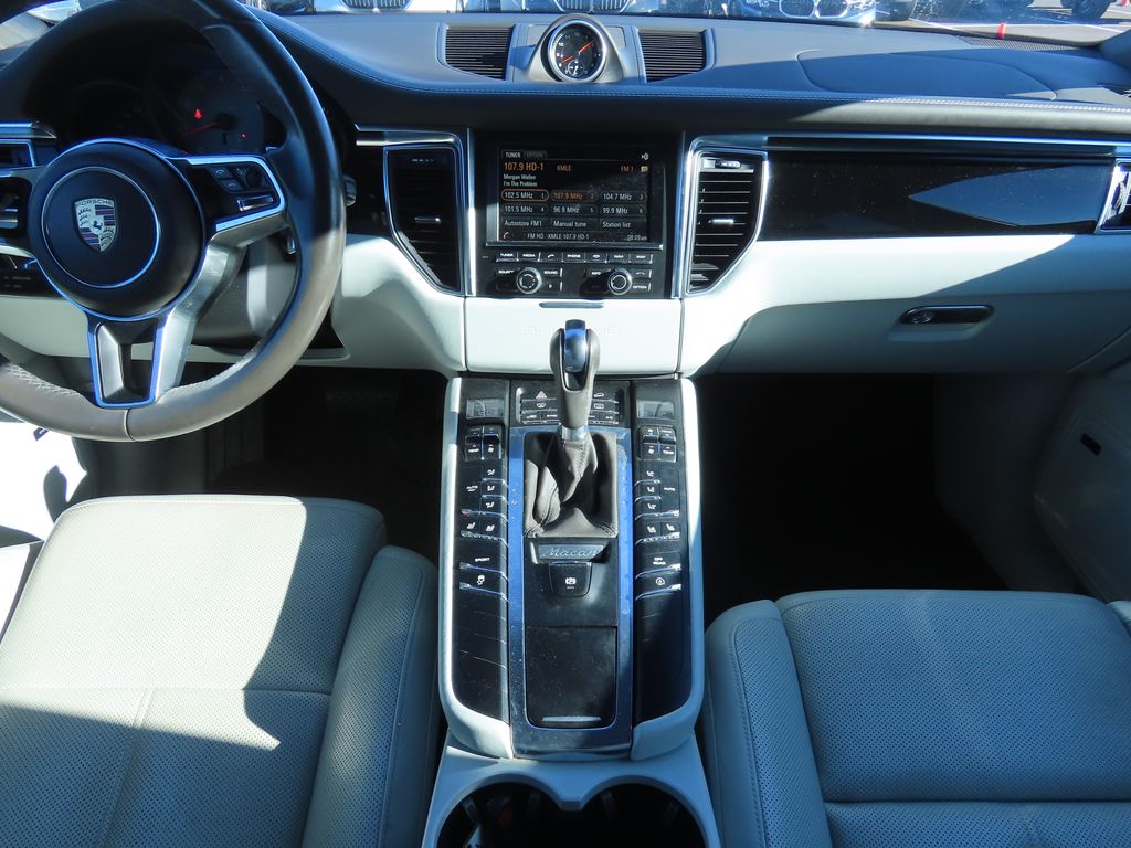 Thumbnail: 2016 Porsche Macan - 7